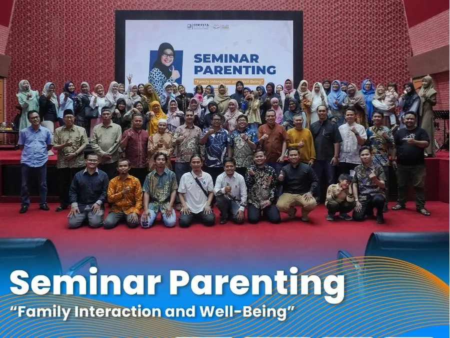 Foto bersama peserta Seminar Parenting Semesta